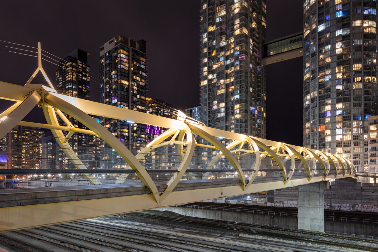 0T0T　　　　　　　　　　　　　　【バーガンディー】the bridge Puente de Luz/ Bridge of Light by — ArtWalk